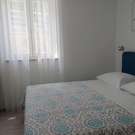 Roza Apartment Cres Exterior photo