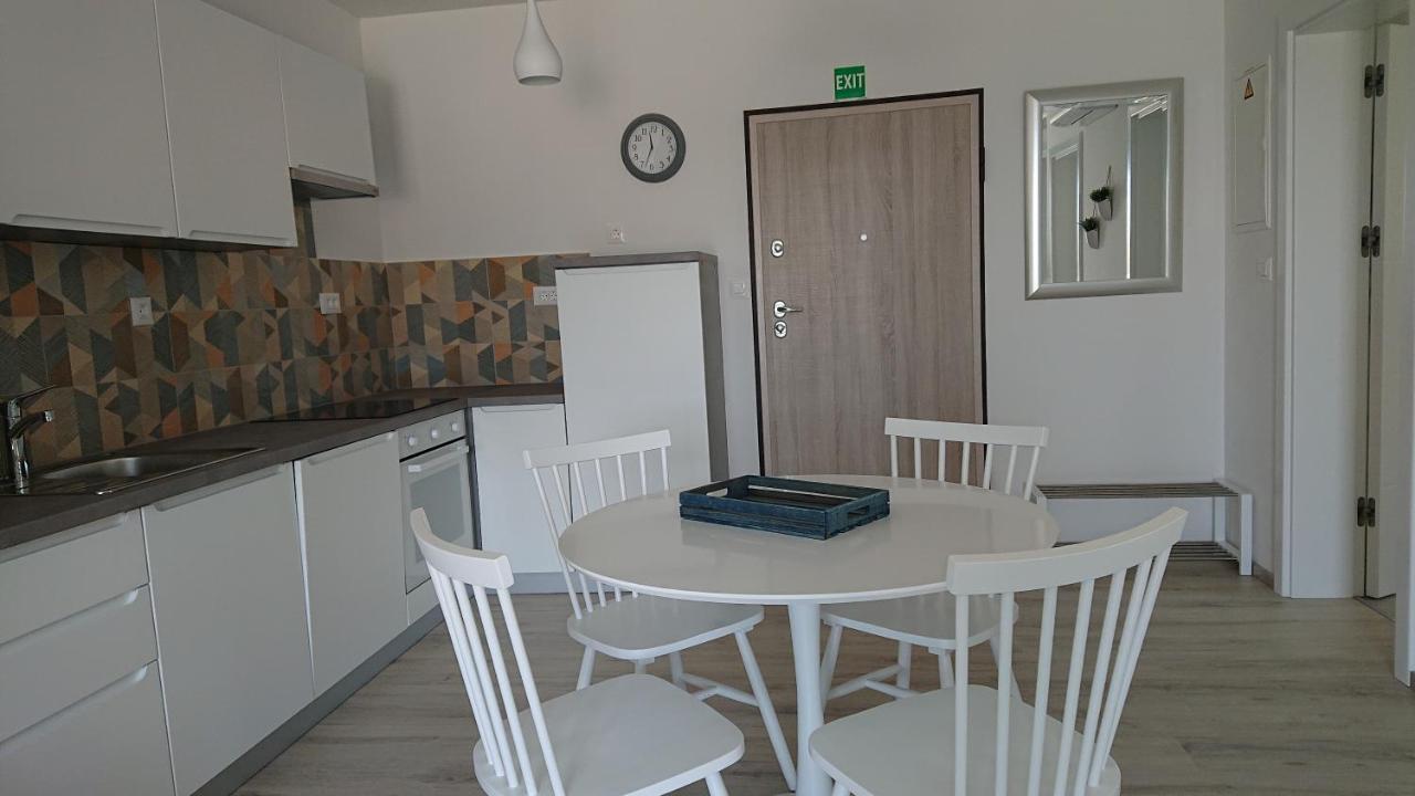 Roza Apartment Cres Exterior photo