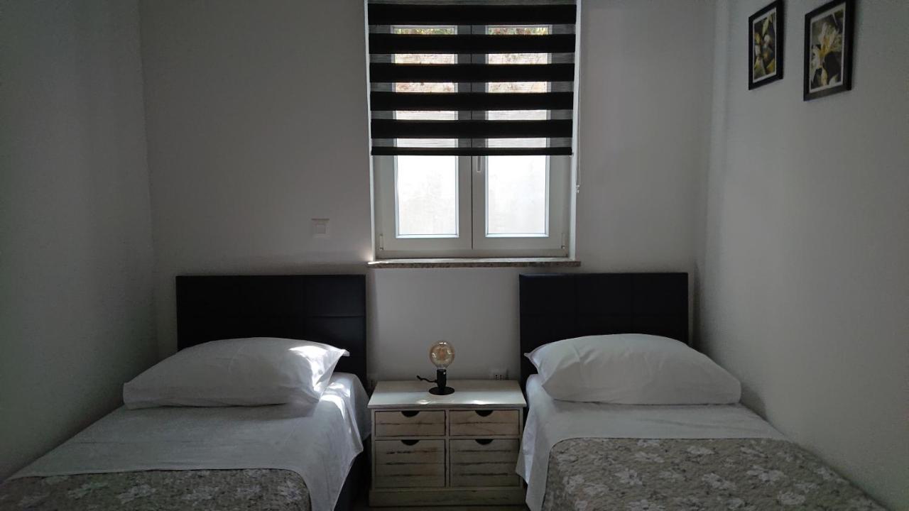 Roza Apartment Cres Exterior photo