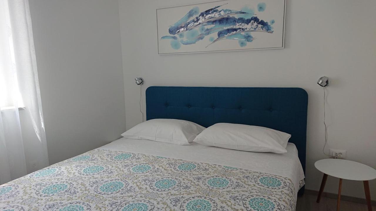 Roza Apartment Cres Exterior photo