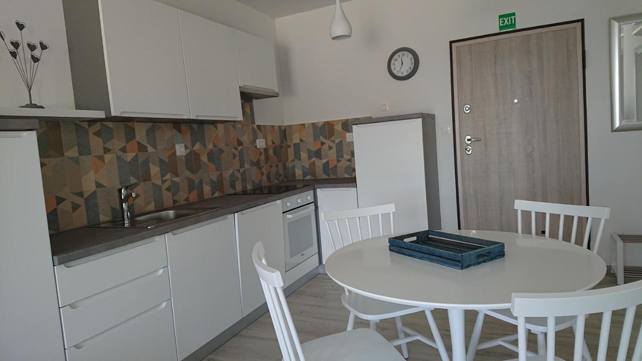 Roza Apartment Cres Exterior photo