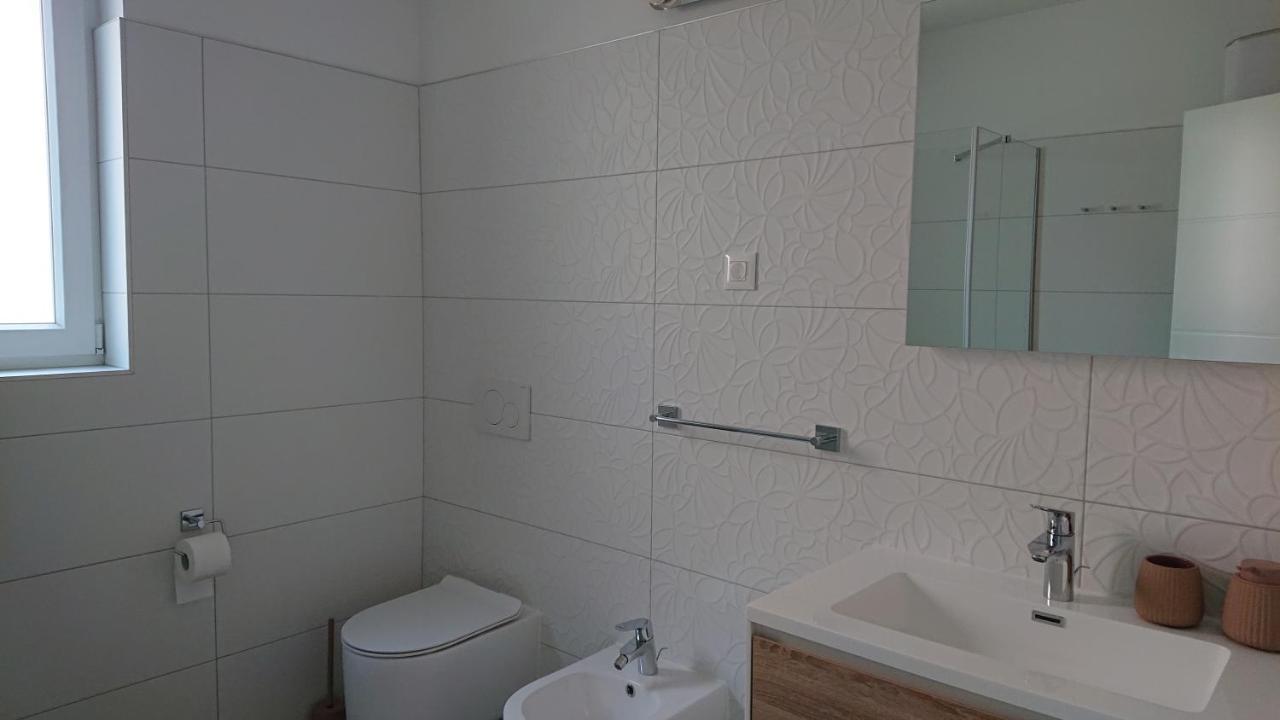 Roza Apartment Cres Exterior photo