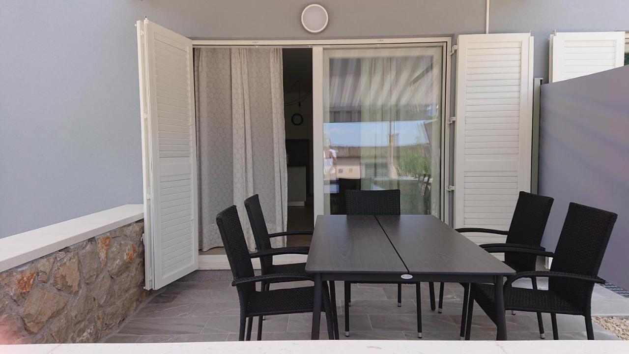Roza Apartment Cres Exterior photo